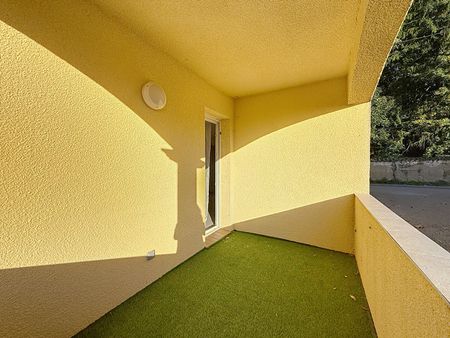 Appartement 82m2, terrasse, 3 chambres, places de parking - Photo 4
