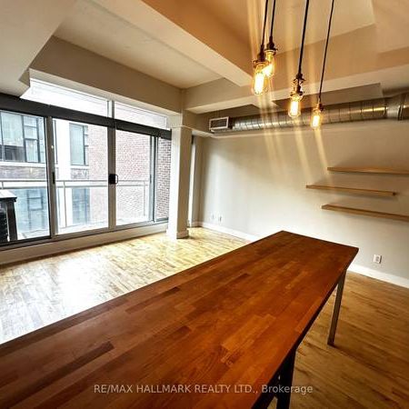 High ceilings spacious layout! - Photo 3