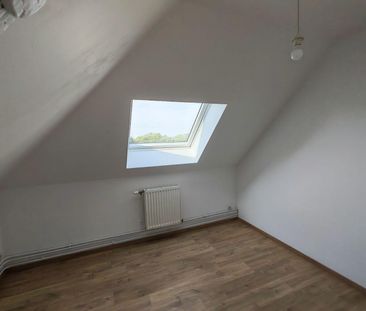 Un appartement situé au 1er étage comprenant : Salon, pièce de vie ... - Photo 4