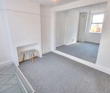 2 bedroom end of terrace house to rent - Photo 3