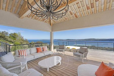 LOCATION SAISONNIÈRE - GRIMAUD - VUE MER PANORAMIQUE - 5 CHAMBRES - Photo 2