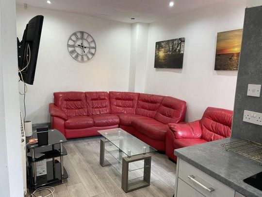 8 bedroom house share to rent - Photo 1