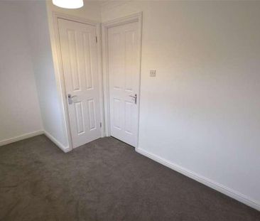 Bakers Gardens, Carshalton, Surrey, SM5 - Photo 2