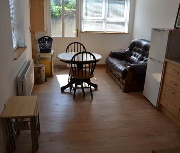 49a Sandhurst Gardens, Belfast, BT9 5AX - Photo 4