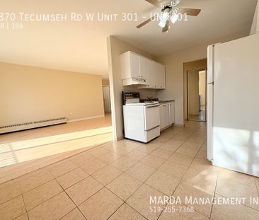 SPACIOUS 1-BEDROOM/1BATH APARTMENT AT PRIME LOCATION + UTILITIES - Photo 6