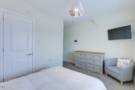 1 bedroom in a house share to rent - Photo 4