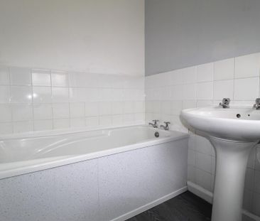 2 bedroom end of terrace house to rent - Photo 4