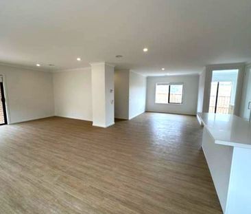 LUXURIOUS BRAND NEW BUILD IN CROWNLEA ESTATE - Photo 6