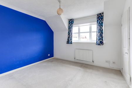 2 bed semi-detached house to rent in Carvers Croft, Woolmer Green, Hertfordshire, SG3 6LX - Photo 3