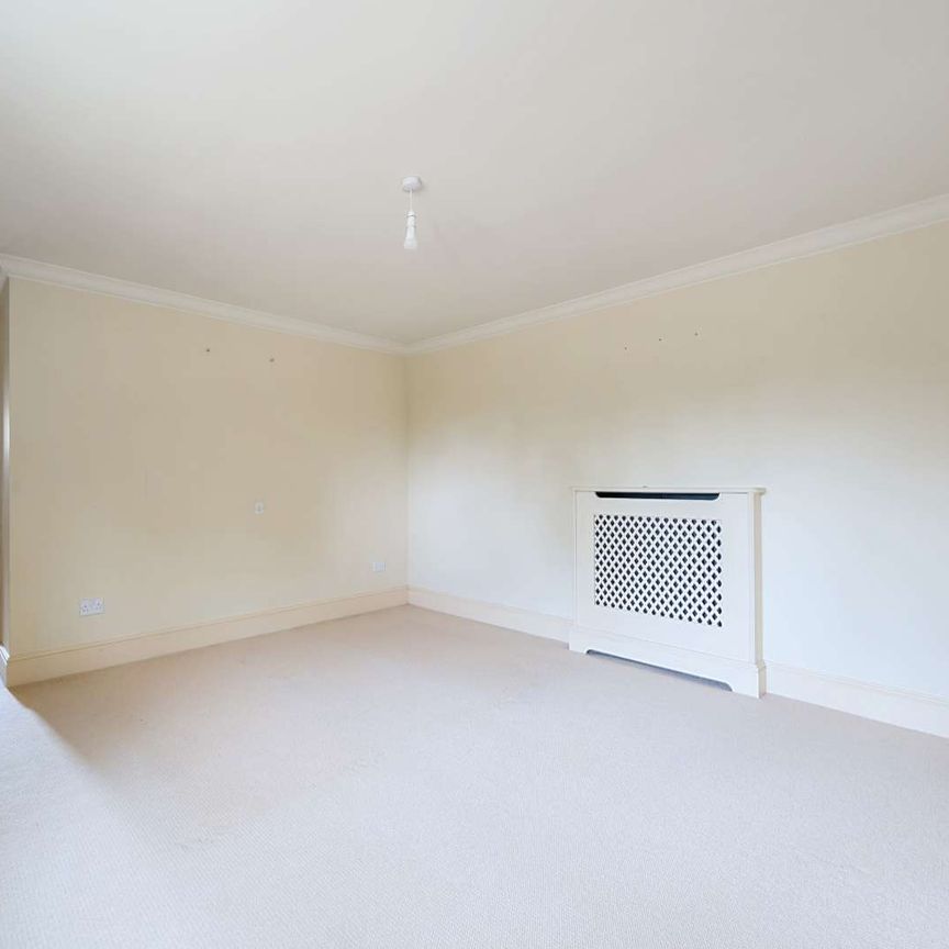 A charming thatched barn conversion in Wherwell. - Photo 1