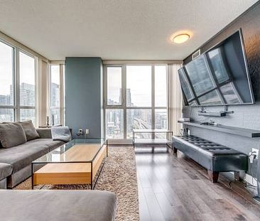 Stunning Large 2 Bed, 2 Bath Corner Suite with Best-in-City CN Tower a - Photo 1