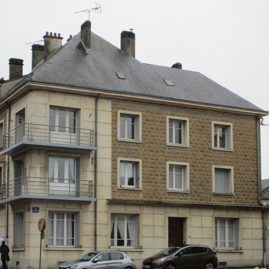 VOUZIERS, un appartement de type F4 avec grenier, cave, courette. - Photo 1