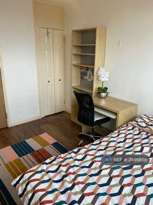 3 bedroom flat to rent - Photo 1