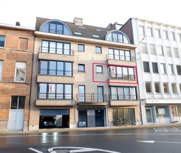 Lichtrijk appartement met 2 slaapkamers te huur in hartje Kortrijk - Photo 2