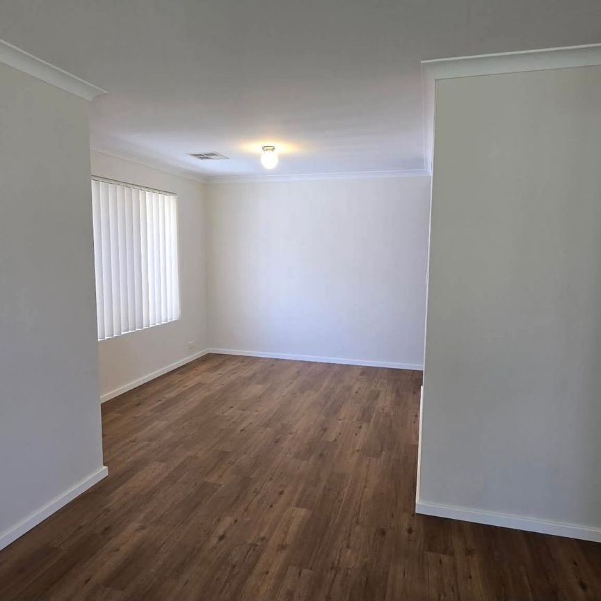 Big Family Home - Air Con - Available Now - Photo 1