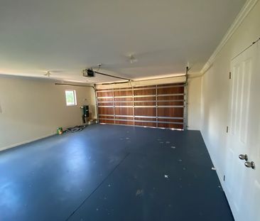 Te Atatu Peninsula-5 Bedroom Family House - Photo 3