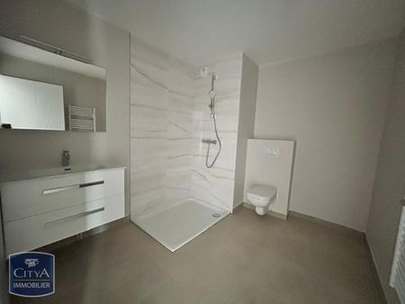 Location Appartement 2 pièces 44m² CHARBONNIERES LES BAINS 69260 - Photo 3