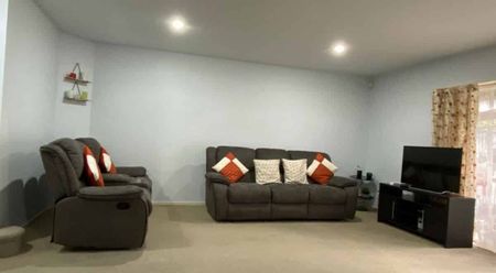 Charming Ranui Rental: Budget-Friendly Living - Photo 3