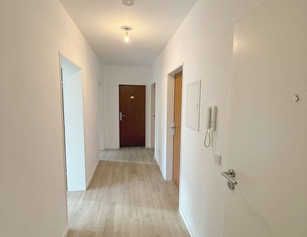 Neuss-Gnadental: Helle und modernisierte 3-Zimmerwohnung mit großem Süd-West-Balkon in Rheinnähe - Foto 1