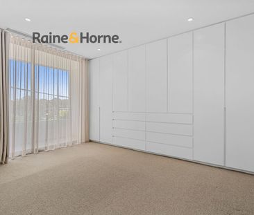 Luxurious "Oasis" styled Duplex - Photo 6