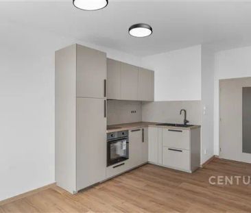 Moderní byt 1+kk s parkovacím stání a sklepní kójí - ul. Topolová, ... - Photo 3