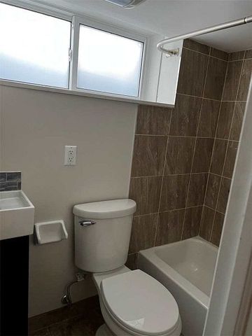 For Lease - 360 East Avenue Unit# Lower, Toronto, Ontario - Photo 2