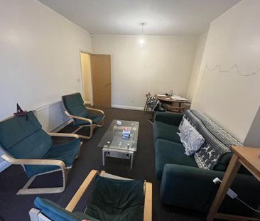 3 bedroom flat to rent - Photo 2