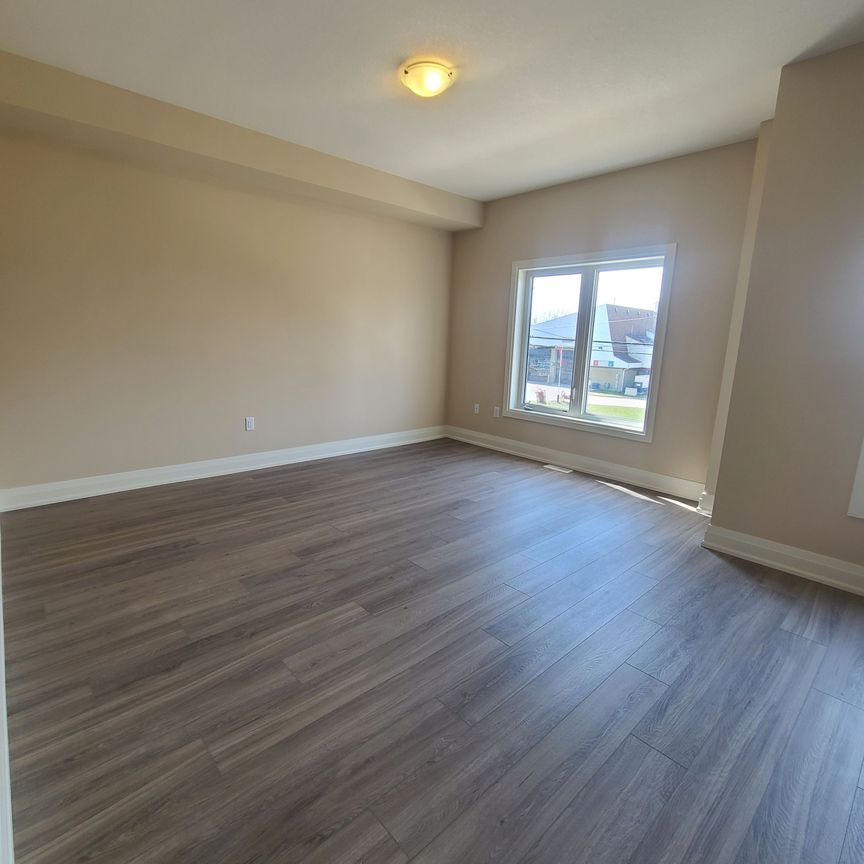 For Lease - 3287 Homestead Drive, Hamilton, Ontario - Photo 1