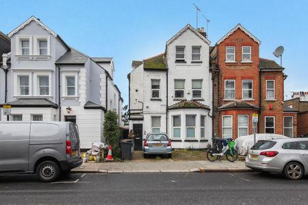 3 bedroom flat to rent - Photo 3