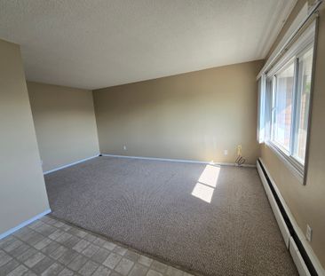 2 BEDROOM, 1 BATH, TOP FLOOR CONDO IN THE COMMUNITY OF BEVERLY HEIGHTS - Photo 3