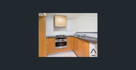 Conveniently Located Modern One Bedroom Apartment - Photo 3