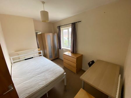 4 Bed Student Accommodation - Photo 4