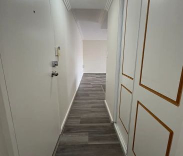 “Spacious & Modern 2-Bedroom Unit &ndash; Excellent Location on Wal... - Photo 4