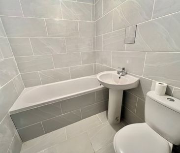 St Philips Court, Huddersfield - Photo 4