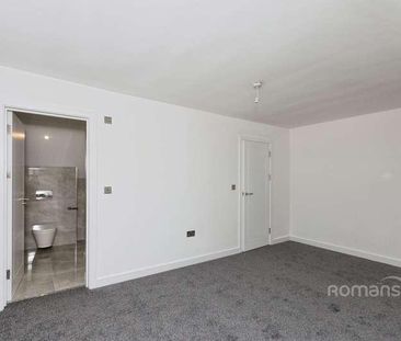 Sorrel Close, Farnborough, Hampshire, GU14 - Photo 2