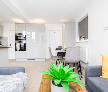 9 Shelley Close - Stunning Five-bedroom property in Headington Rm 2... - Photo 2