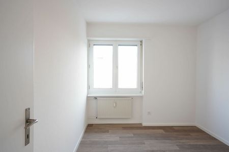 Sanierte 4.5 Zimmerwohnung in urbanem, naturnahen Quartier - Photo 4