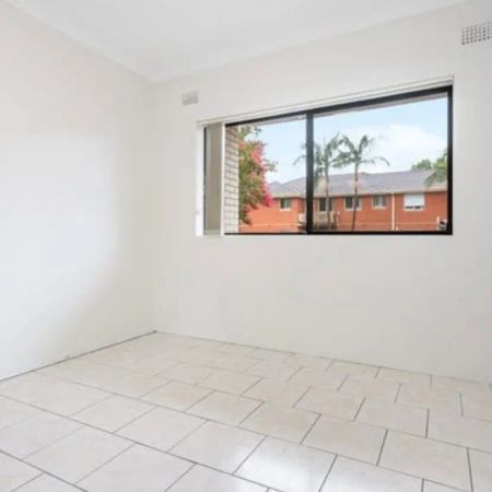 Light-Filled 3 Bedroom Unit in Prime Punchbowl Location - Photo 5
