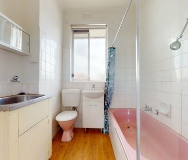 Two-bedroom apartment in the heart of Ascot Vale - Photo 6