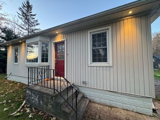 For Lease - 10 Victor Drive, Whitchurch-Stouffville, Ontario - Photo 1