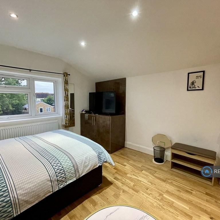 1 bedroom in a house share to rent - Photo 1