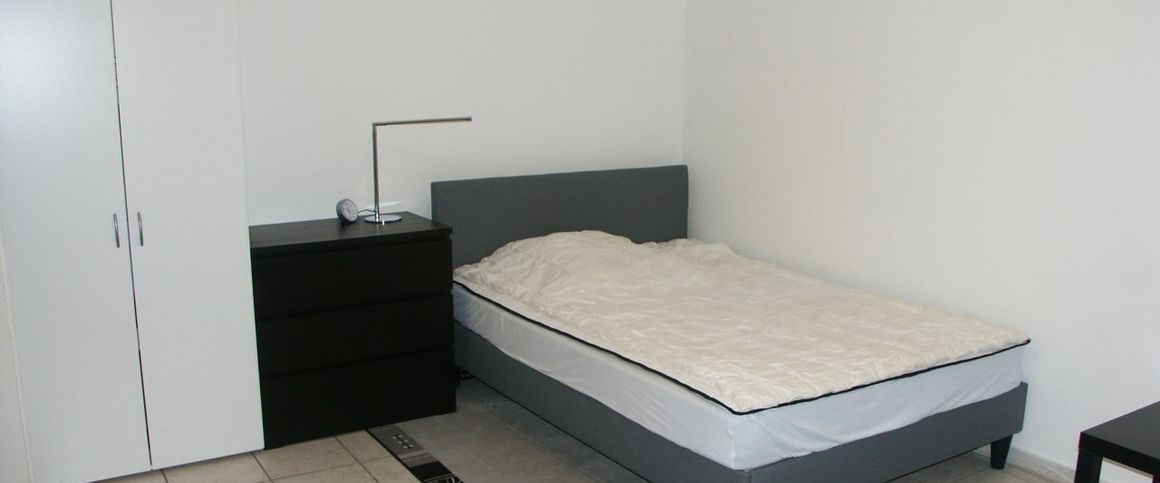 Weststadt, möbliertes Apartment mit Terrasse und PKW-Stellplatz. - Foto 1