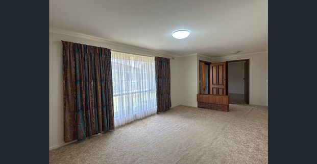 Charming 2 Bedroom Home - Photo 1