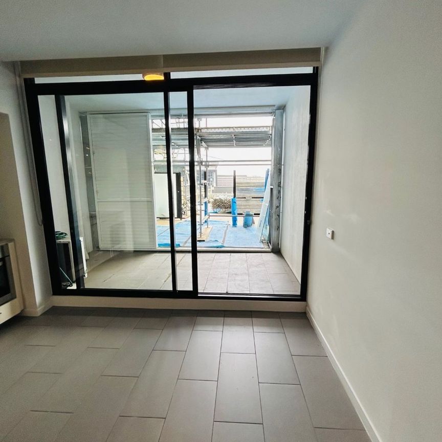 Sophisticated Apartment Opposite Westfield Doncaster! - Photo 1