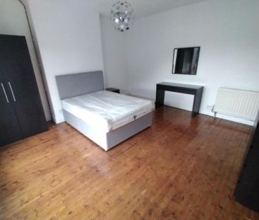 5 bedroom semi-detached house to rent - Photo 5