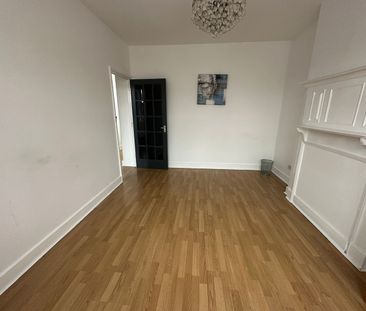 3 Bed Flat, Ealing Park Mansions, W5 - Photo 1