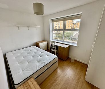 Three-Bedrooms Apartment - Photo 2