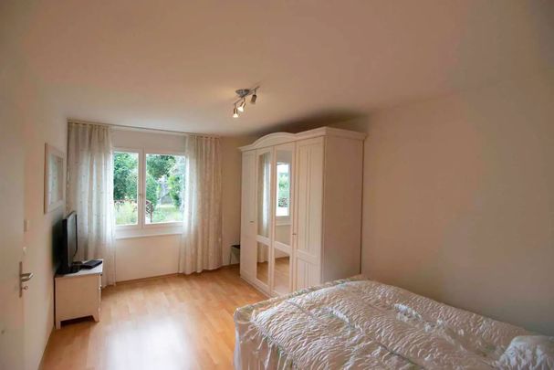 Light-flooded 2.5-room apartment with modern comfort in the heart of Dielsdorf - Photo 1