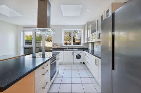 West Barnes Lane, Motspur, KT3 - Photo 2