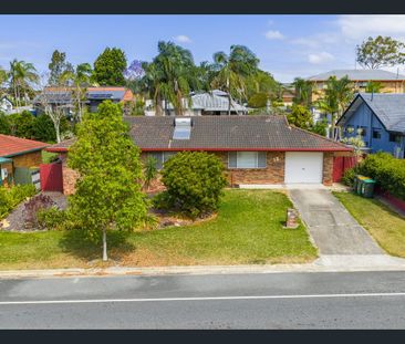 Charming 3-Bedroom Home in Prime Ashmore Location - Renovated Throu... - Photo 4